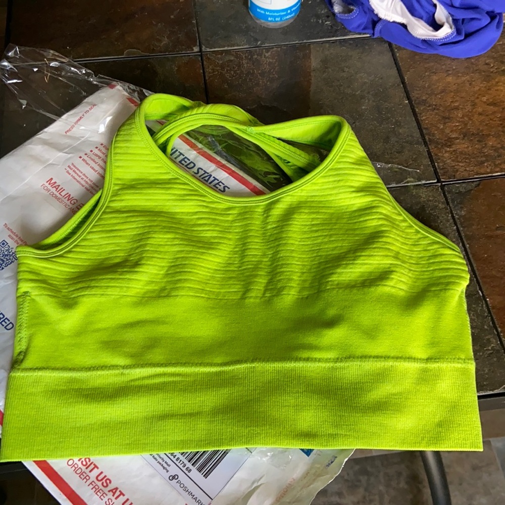 Alphalete sports bra